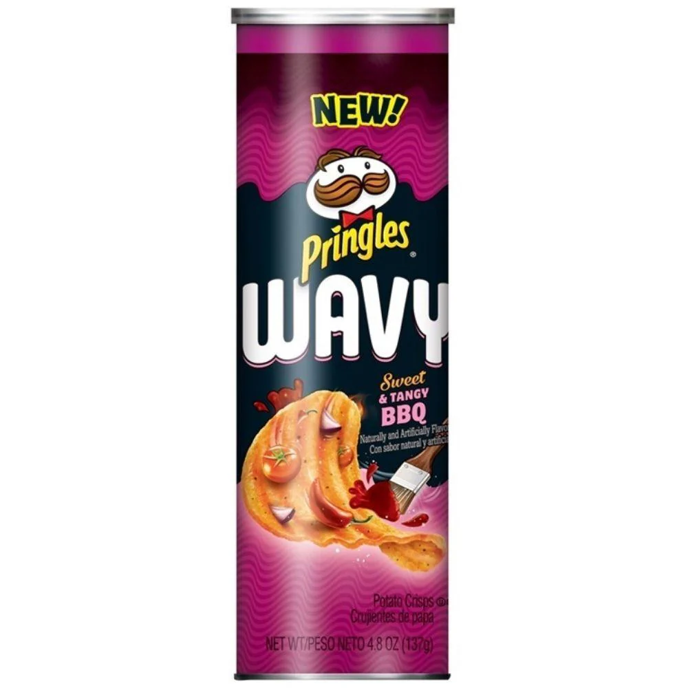 Pringles Wavy Sweet and Tangy BBQ, patatine al cheddar piccante e BBQ da 136g